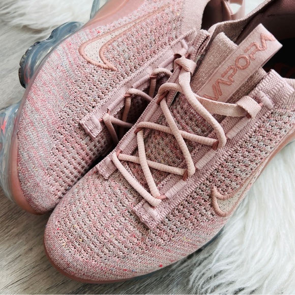 NWT Air Vapormax 2021 Women’s Shoes - Picture 4 of 8